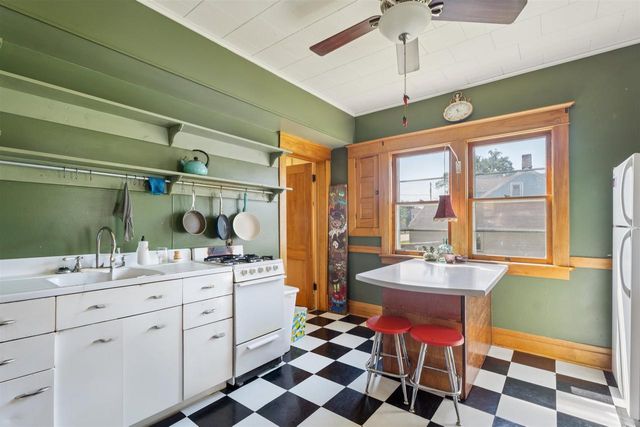 1313 IOWA STREET, Oshkosh, WI 54902