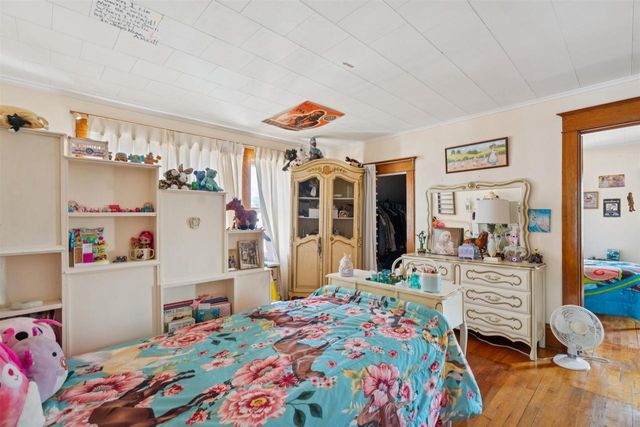 1313 IOWA STREET, Oshkosh, WI 54902