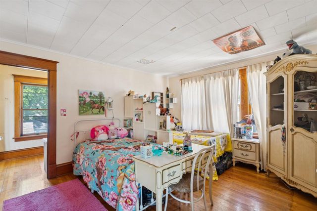 1313 IOWA STREET, Oshkosh, WI 54902