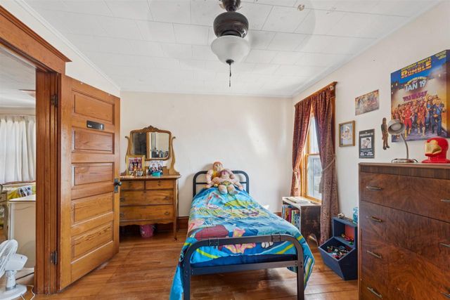 1313 IOWA STREET, Oshkosh, WI 54902