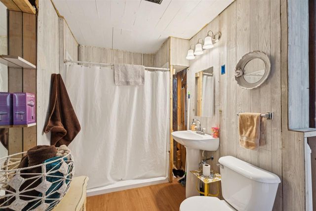 1313 IOWA STREET, Oshkosh, WI 54902