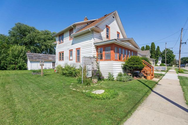 1313 IOWA STREET, Oshkosh, WI 54902