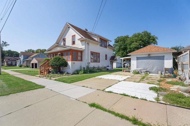 1313 IOWA STREET, Oshkosh, WI 54902