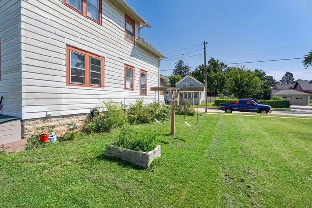 1313 IOWA STREET, Oshkosh, WI 54902