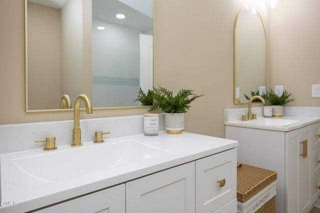 302 S West Street, Roseboro, NC 28382