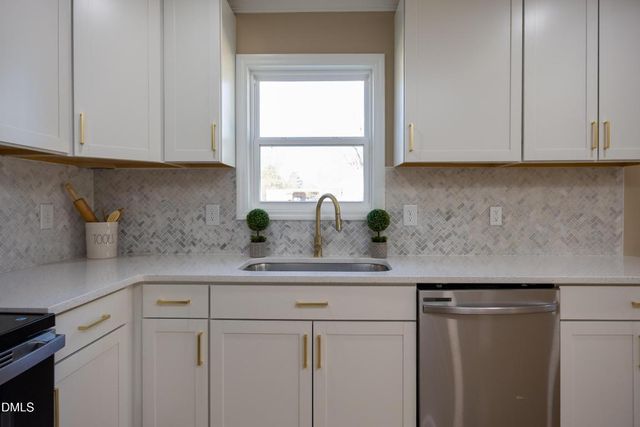 302 S West Street, Roseboro, NC 28382