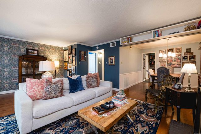 302 Cambridge Place Drive, Little Rock, AR 72227