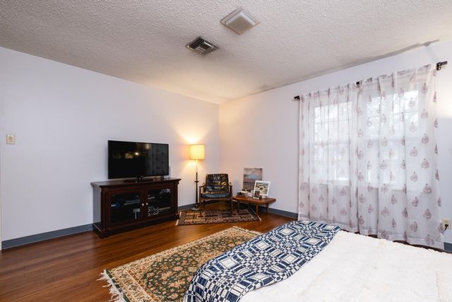 302 Cambridge Place Drive, Little Rock, AR 72227