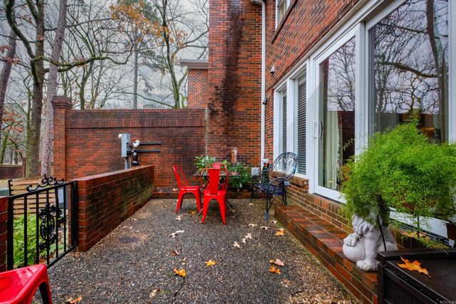 302 Cambridge Place Drive, Little Rock, AR 72227