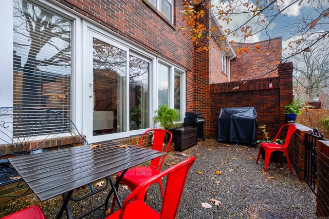 302 Cambridge Place Drive, Little Rock, AR 72227