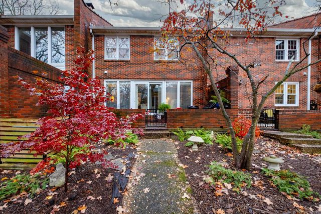 302 Cambridge Place Drive, Little Rock, AR 72227