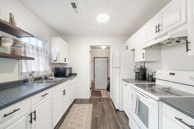 3007 S Fern Ave, Wichita, KS 67217