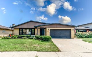 9825 S Kilbourn Avenue, Oak Lawn, IL 60453