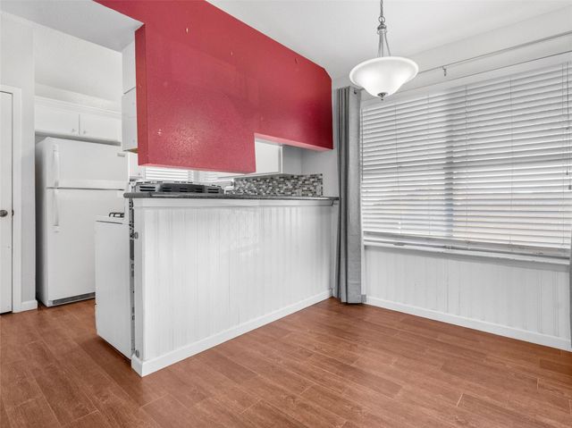 75 Avocado Court, Lake Jackson, TX 77566