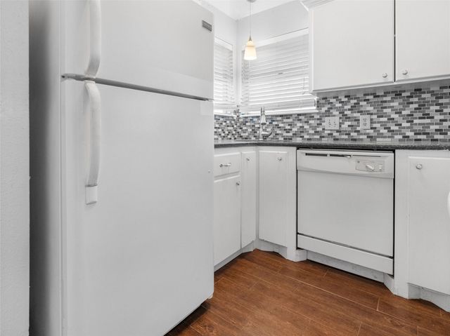 75 Avocado Court, Lake Jackson, TX 77566