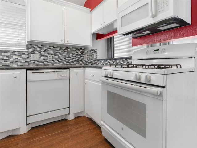 75 Avocado Court, Lake Jackson, TX 77566