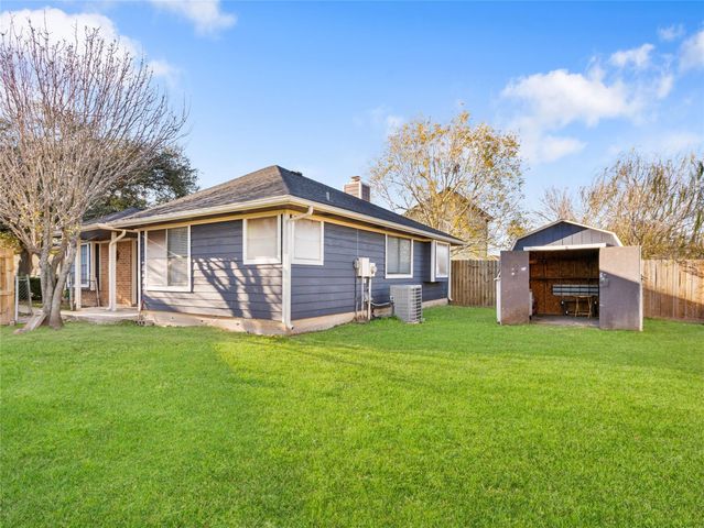 75 Avocado Court, Lake Jackson, TX 77566