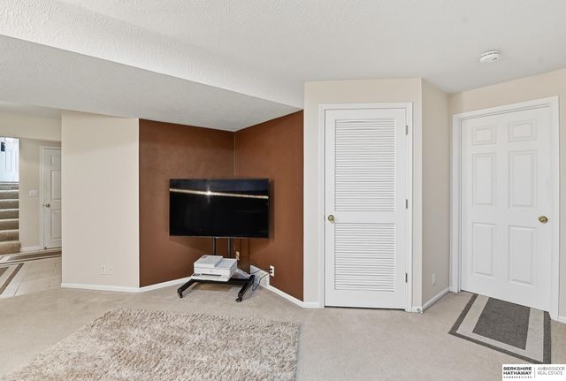 11605 Jefferson Circle, Omaha, NE 68137