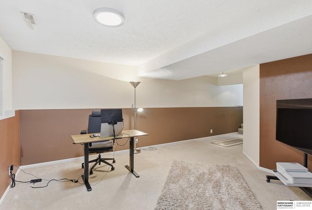 11605 Jefferson Circle, Omaha, NE 68137