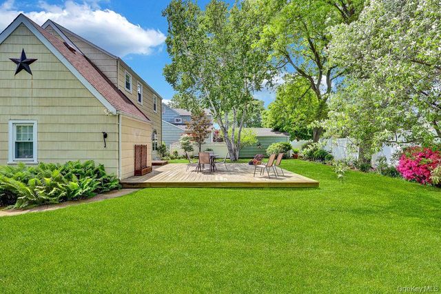 5 Newell Road, Merrick, NY 11566