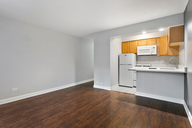 6758 N Sheridan Avenue 433, Chicago, IL 60626