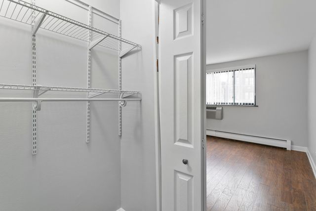 6758 N Sheridan Avenue 433, Chicago, IL 60626