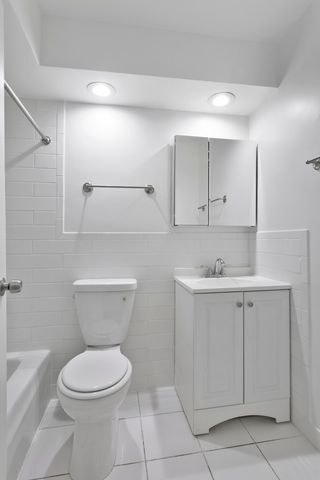 6758 N Sheridan Avenue 433, Chicago, IL 60626