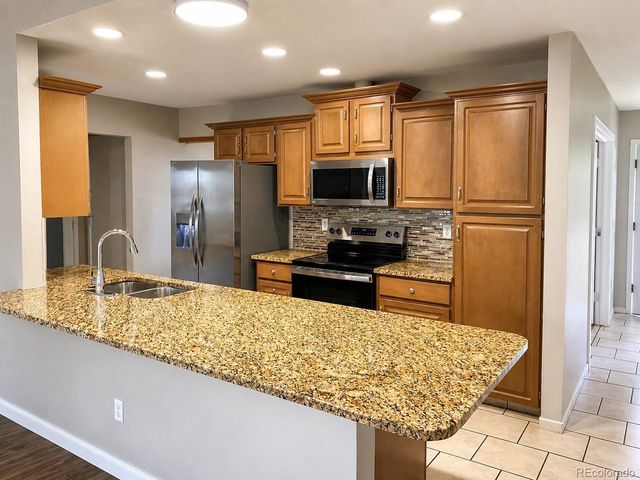 2093 S Rifle St, Aurora, CO 80013