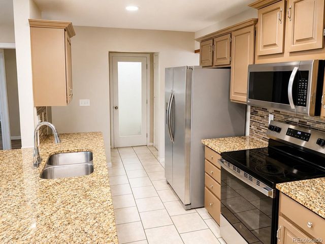 2093 S Rifle St, Aurora, CO 80013