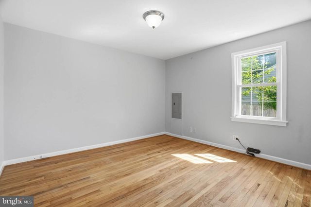 1102 BROADWOOD DR, Rockville, MD 20851