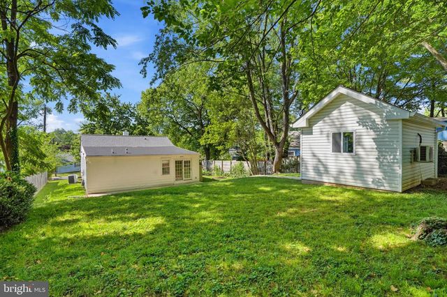 1102 BROADWOOD DR, Rockville, MD 20851
