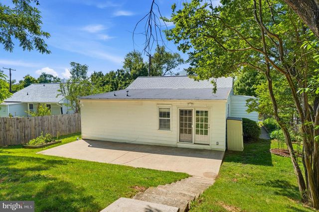 1102 BROADWOOD DR, Rockville, MD 20851