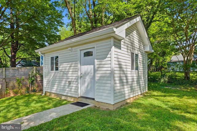 1102 BROADWOOD DR, Rockville, MD 20851