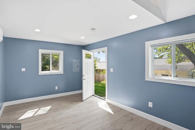 1102 BROADWOOD DR, Rockville, MD 20851