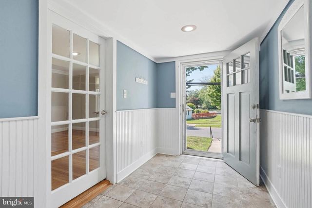 1102 BROADWOOD DR, Rockville, MD 20851