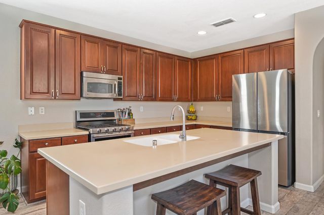 1649 Snapdragon Ln, Roseville, CA 95747