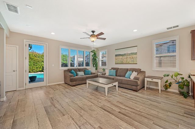 1649 Snapdragon Ln, Roseville, CA 95747