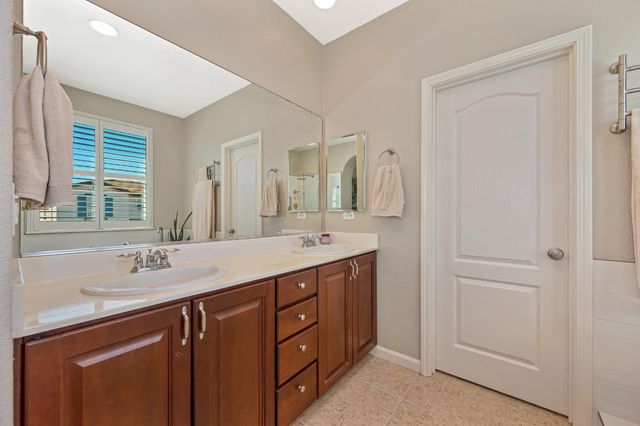 1649 Snapdragon Ln, Roseville, CA 95747