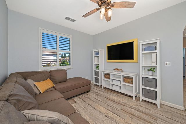 1649 Snapdragon Ln, Roseville, CA 95747