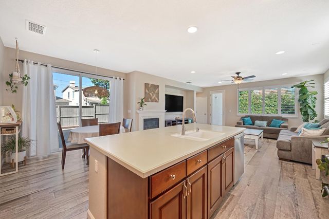 1649 Snapdragon Ln, Roseville, CA 95747