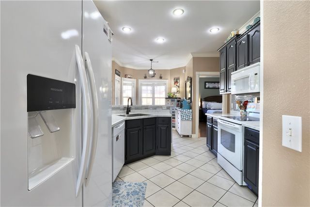 810 Brookside Court, Rogers, AR 72758