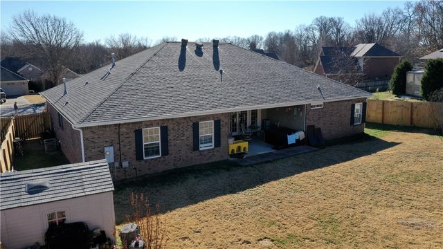 810 Brookside Court, Rogers, AR 72758