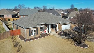 810 Brookside Court, Rogers, AR 72758