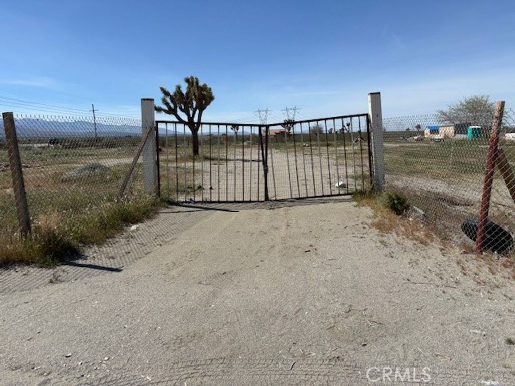 1290 Highway 18, Pinon Hills, CA 92372