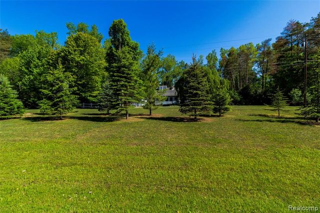 9051 Vienna Road, Otisville, MI 48463
