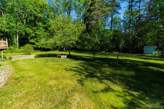 9051 Vienna Road, Otisville, MI 48463