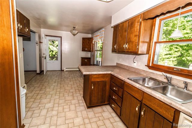 9051 Vienna Road, Otisville, MI 48463