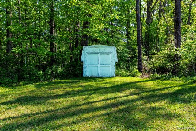 9051 Vienna Road, Otisville, MI 48463