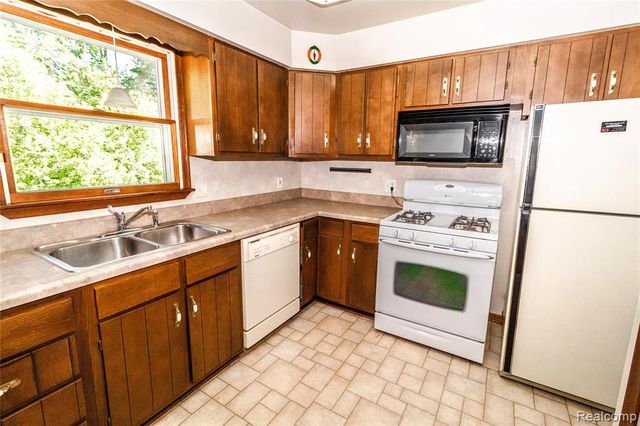 9051 Vienna Road, Otisville, MI 48463