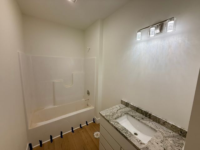 3406 Covington Drive, Davenport, IA 52806
